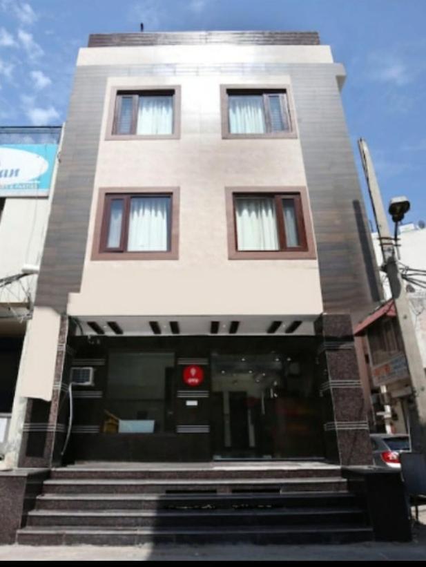 Hotel Silver Palm Zirakpur Екстериор снимка
